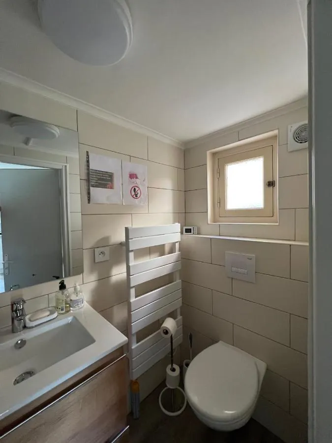 Appartement Fonctionnel Mandelieu-la-Napoule 0*,  France